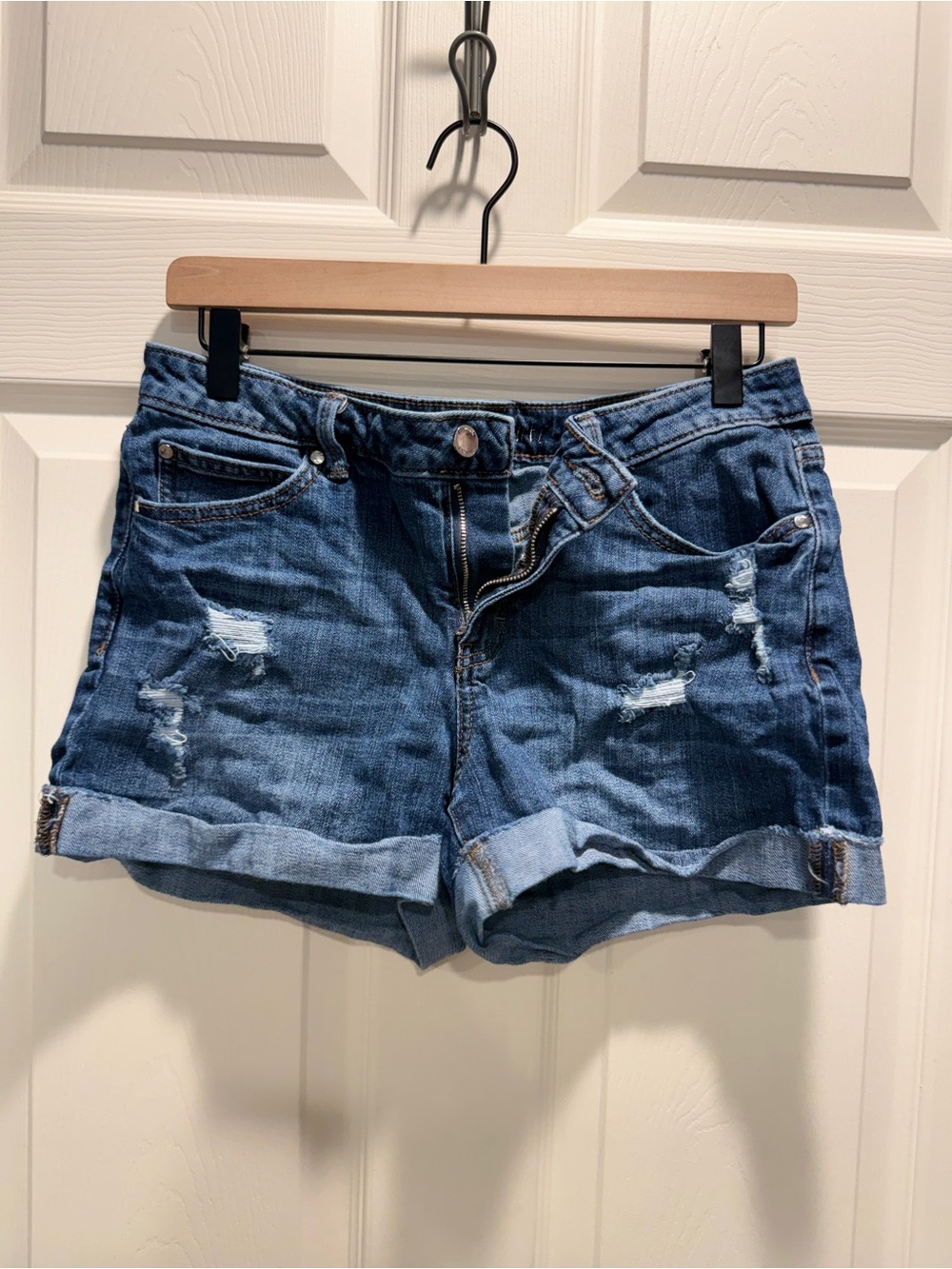 Jennifer Lopez Distressed Denim Shorts Size 8 Cuffed Stretch Blue Jean - Picture 5 of 9